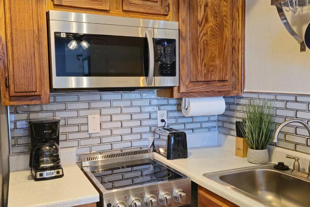Cozy Updated Cove Of Heaven, 5Mins To Lake Hefner! Oklahoma City Buitenkant foto