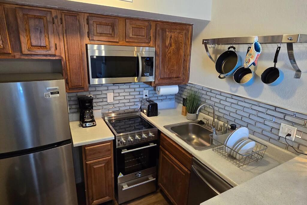 Cozy Updated Cove Of Heaven, 5Mins To Lake Hefner! Oklahoma City Buitenkant foto